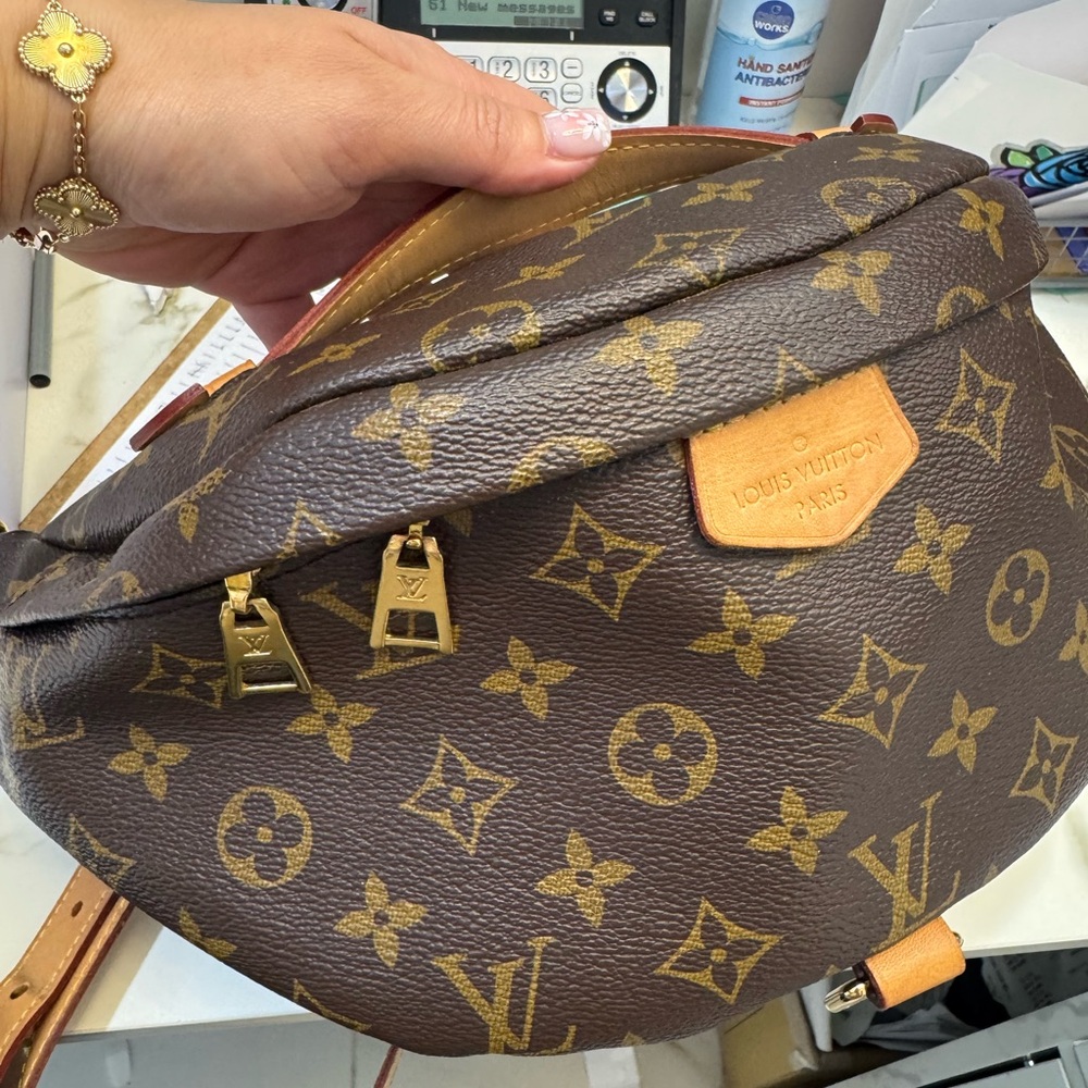Louis Vuitton Monogram bumbag - Picture 7 of 15